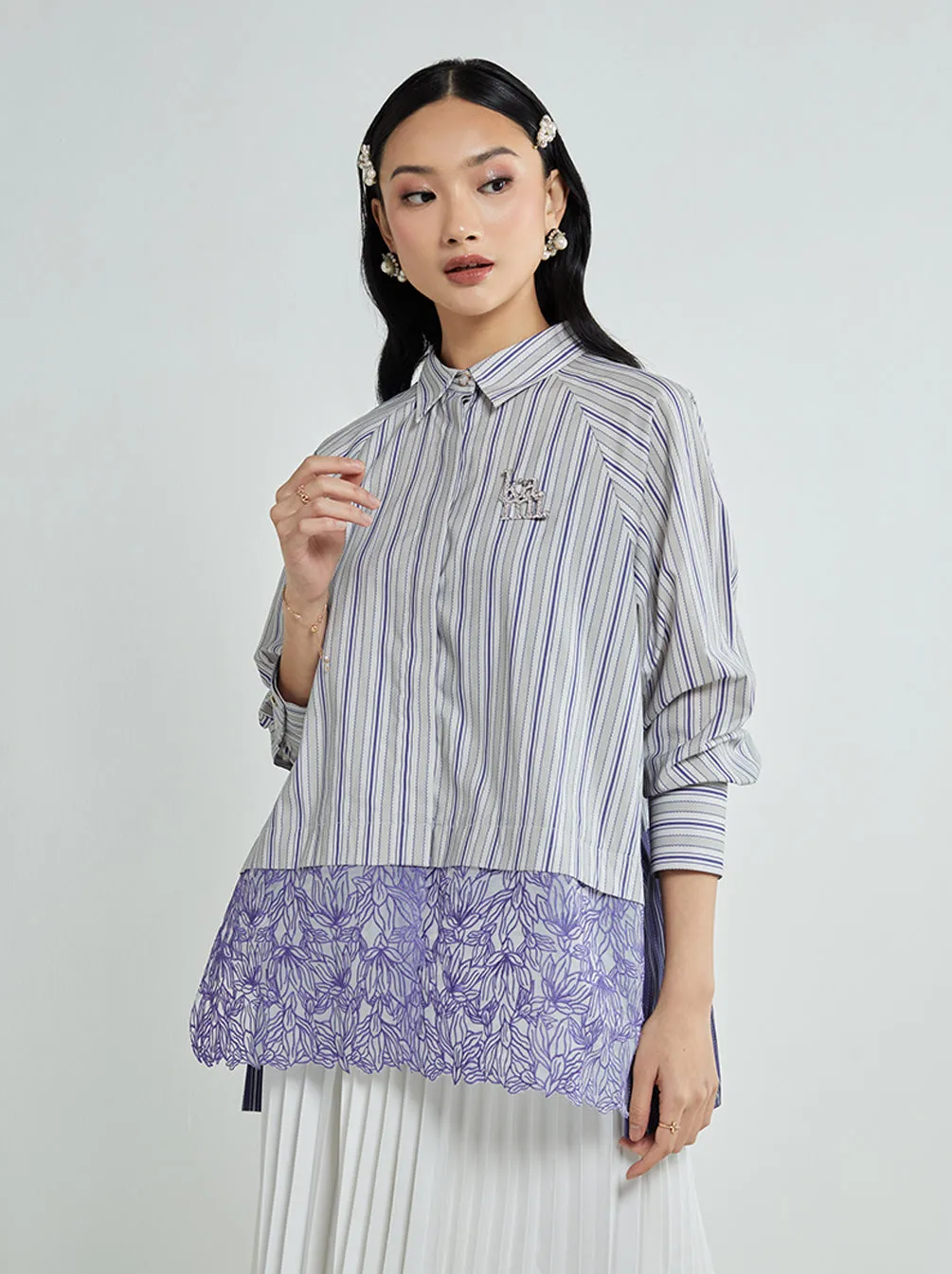 DAIRA EMBROIDERY TOP BLUE