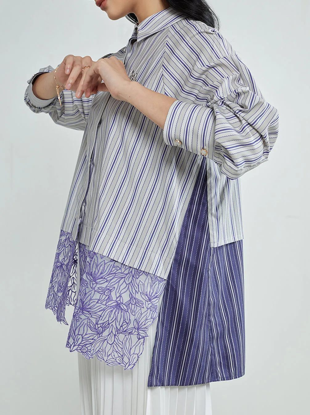 DAIRA EMBROIDERY TOP BLUE